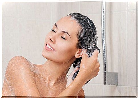 woman with natural shampoo