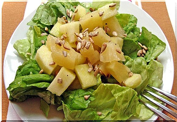 Coleslaw with pineapple