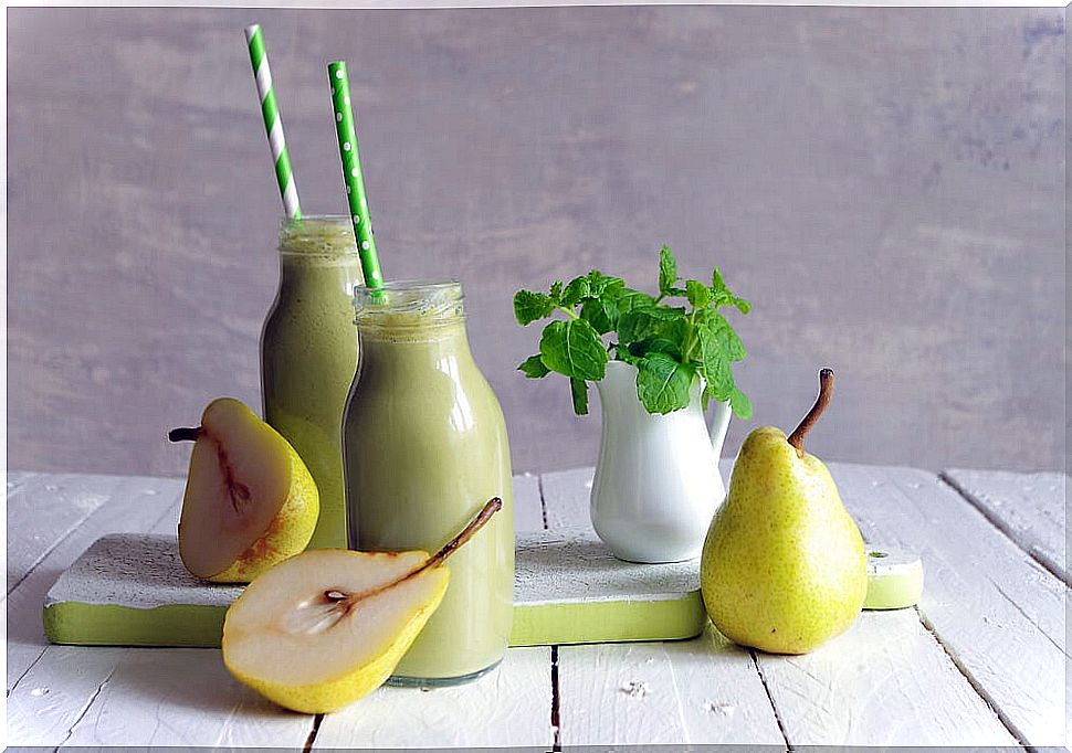 Pear and quince smoothie