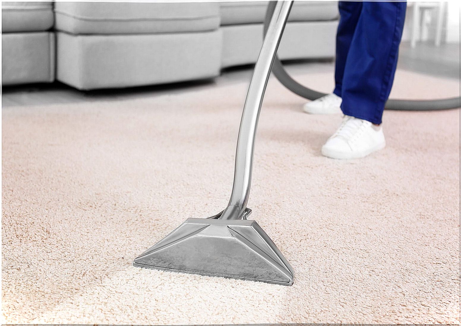 Having a vacuum cleaner that has a steam cleaning function can go a long way in cleaning your home.