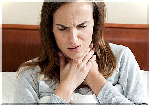 Woman with sore throat