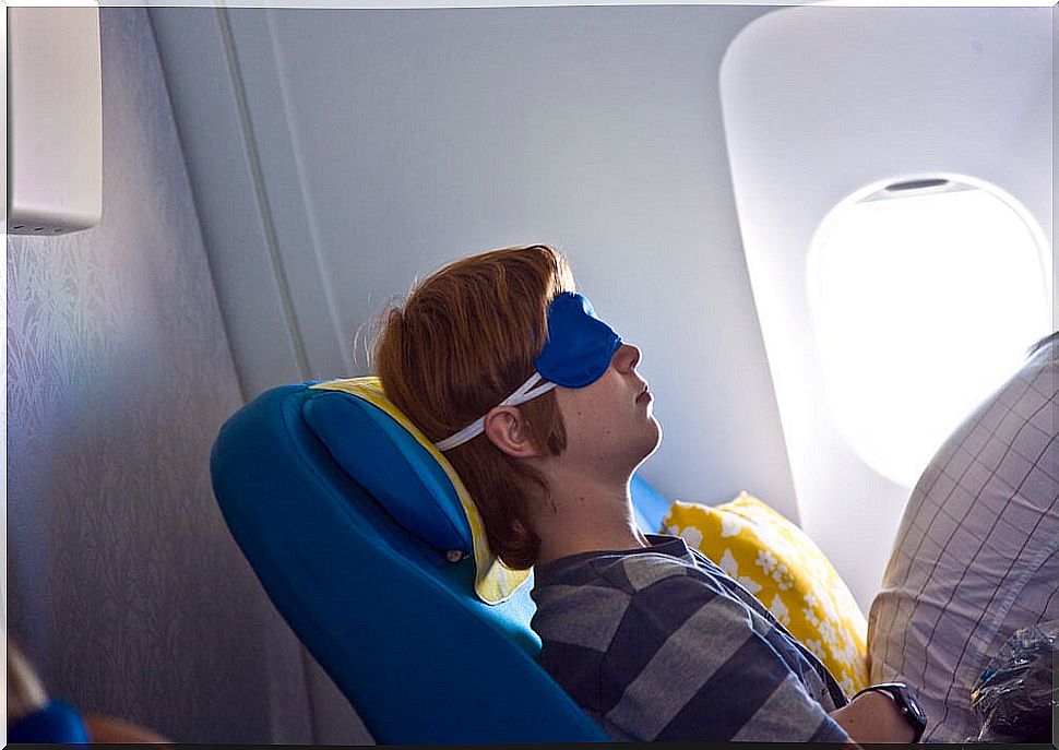 Tricks for those who cannot fall asleep on a plane: tilt your seat to the maximum