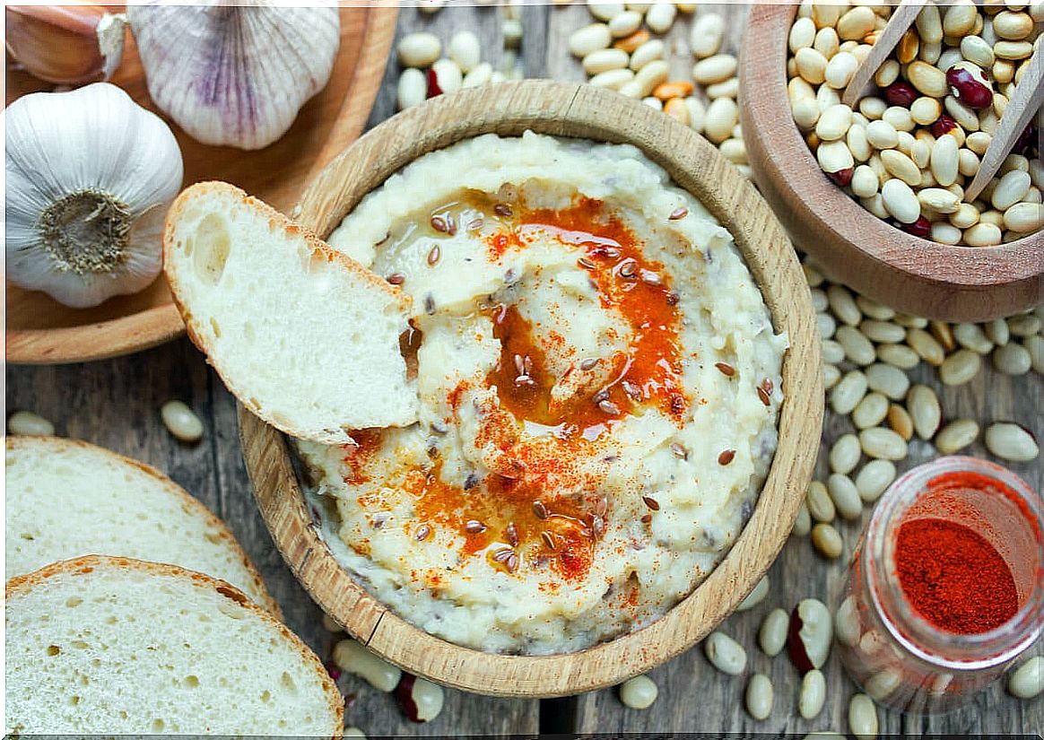 White bean hummus.